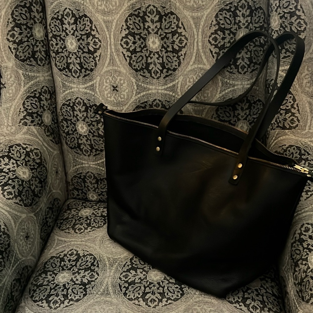 A Portland leather tote - Black - Pre-loved.